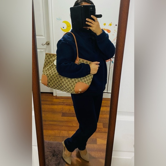 Gucci tote ❤️- signs of wear is visible on the straps and also on the 4 corners - Picture 1 of 17